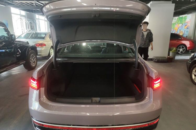 Used Volkswagen Passat 2025 Pro 380TSI Dragon Glory Edition Trunk