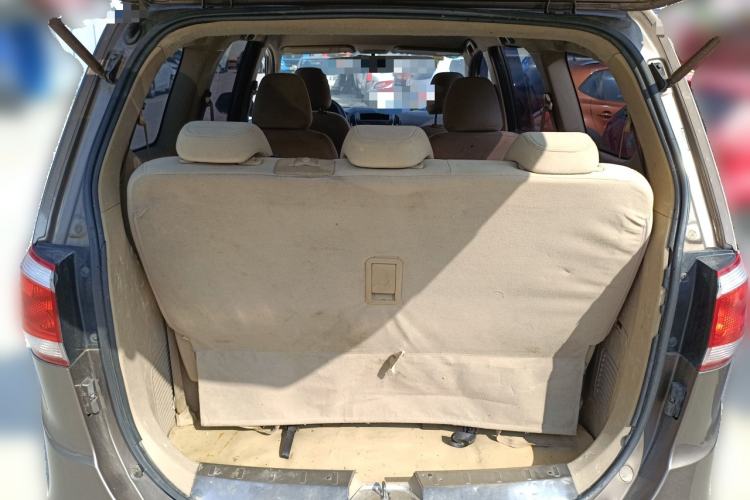 Used Baojun 730 2014 1.5L manual standard trim 7 seats Trunk