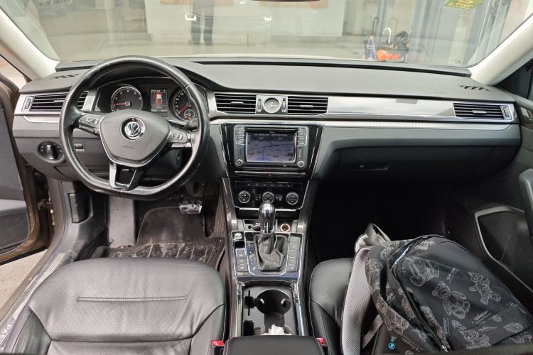 Used Volkswagen Passat 2016 330TSI DSG Prestige Edition Center Console
