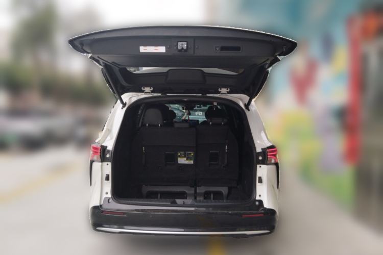 Used Toyota SIENNA 2021 2.5L Hybrid Platinum Edition Trunk