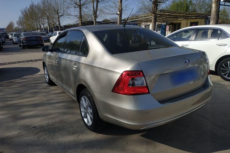 Used Skoda Rapid 2015 1.6L Automatic Smart Selection Model
