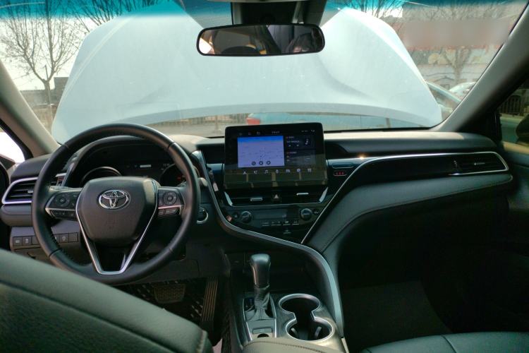 Used Toyota Camry 2023 2.0G Luxury Edition Center Console