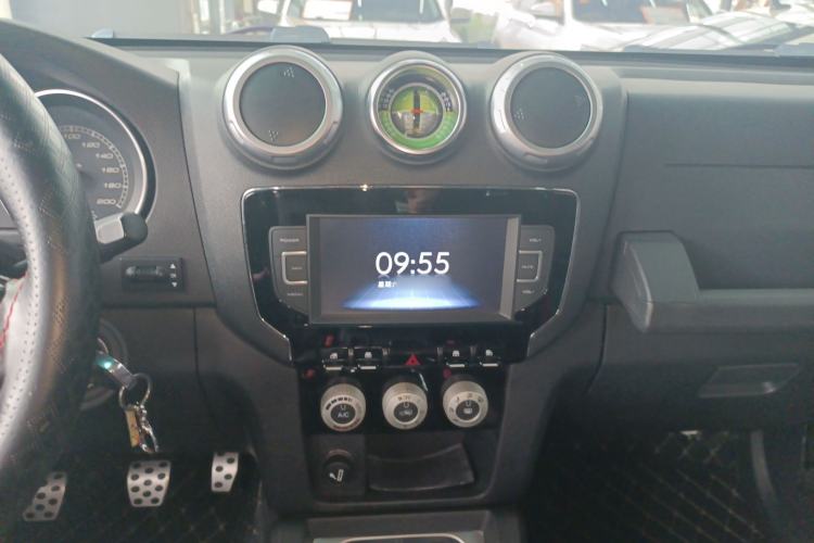 Used BAIC Off-Road BJ40 2016 40L 2.0T Manual Two-Wheel Drive Luxury Edition
