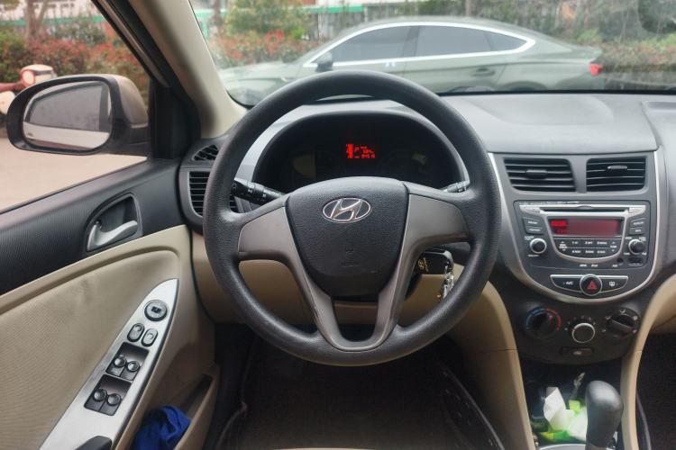 Used Hyundai Verna (older generation) 2014 1.4L Automatic Smart GLS Steering Wheel