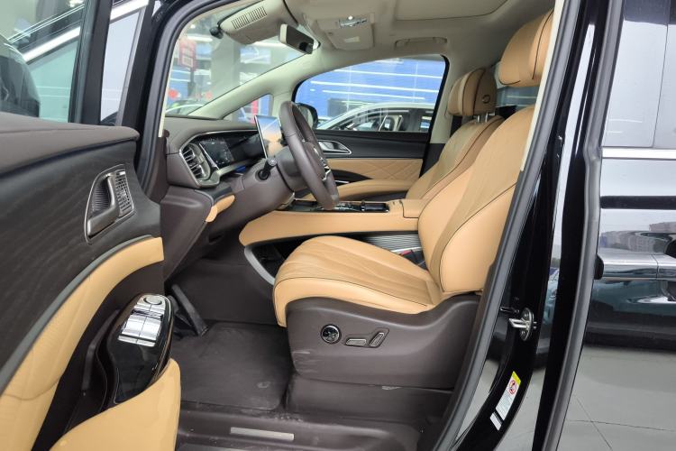 Used Denza D9 2024 DM-i 980 Four-Wheel Drive Flagship Model