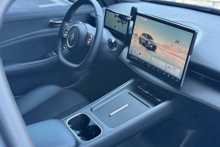 Used Baojun Yunhai 2024 140km Plug-in Hybrid Version Interior 6