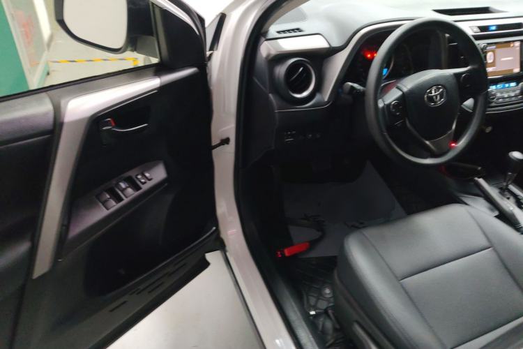 Used Toyota RAV4 2016 2.0L CVT Two-Wheel Drive Fashion Edition China V Standard