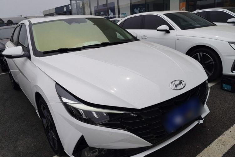 Used Hyundai Elantra 2021 1.5L CVT LUX Prestige Edition Front Right 45 Deg