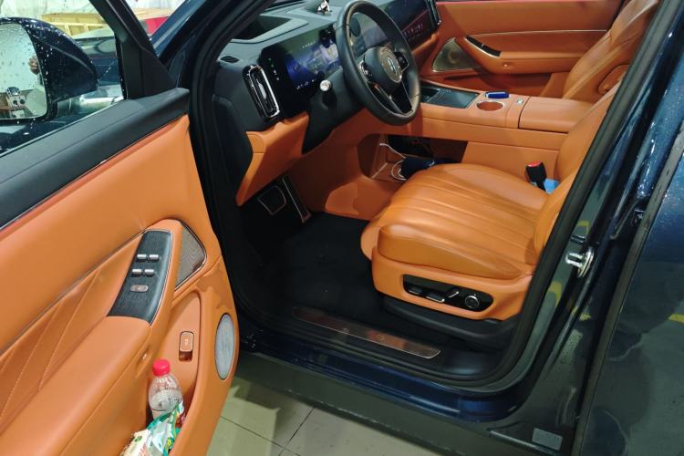 Used Hima AITO M8 2025 Extended-Range Max Version 37 kWh 6-Seater Driver Seat