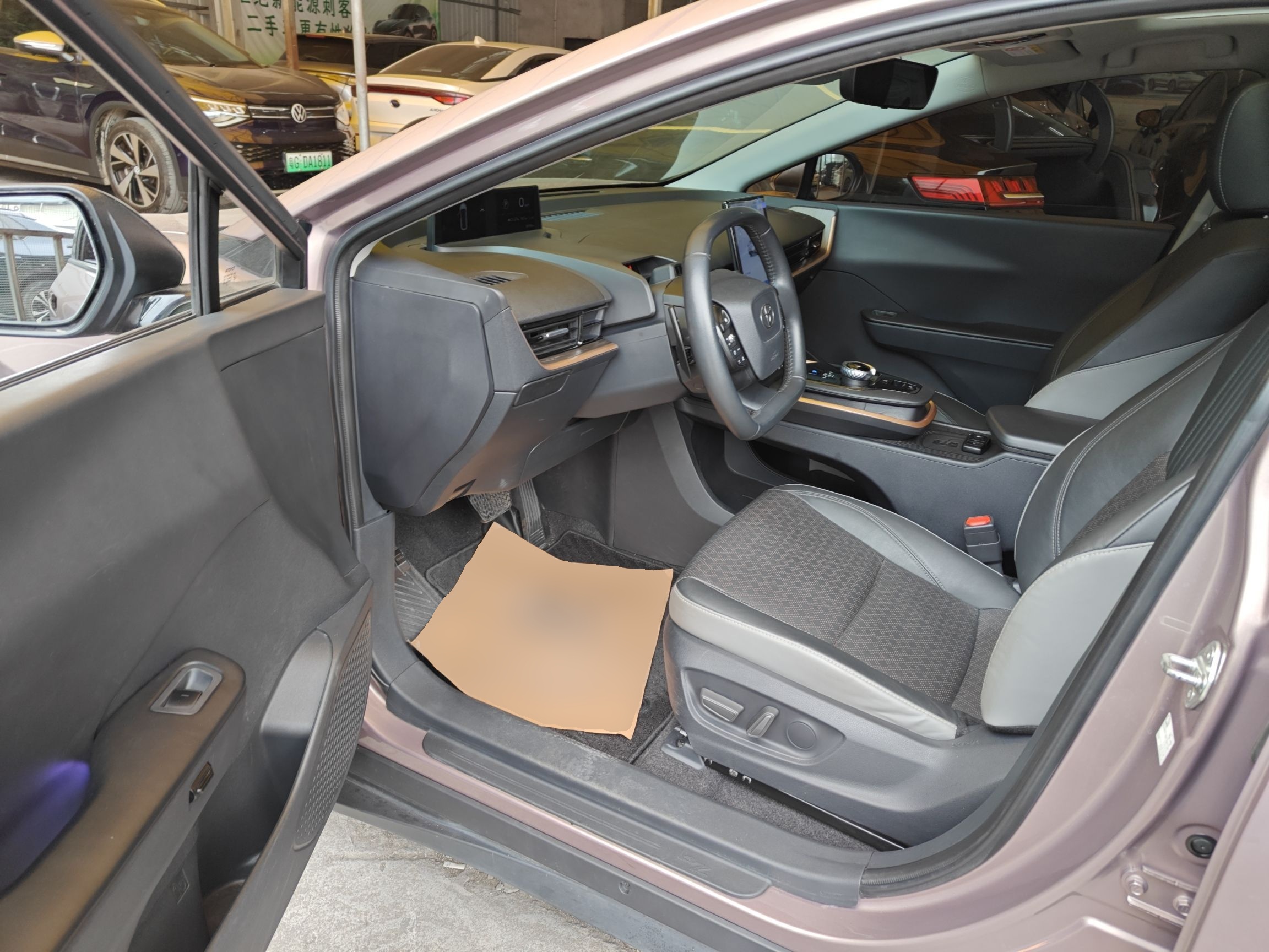 Переднее сиденье в автомобиле