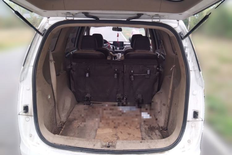 Used Baojun 730 2017 1.5T Manual Luxury Version 7 Seats Trunk