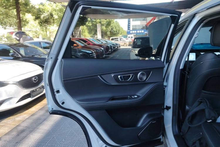 Used Chery Tiggo 8 PRO New Energy 2023 Champion Edition 1.5T 100km Glory Version
