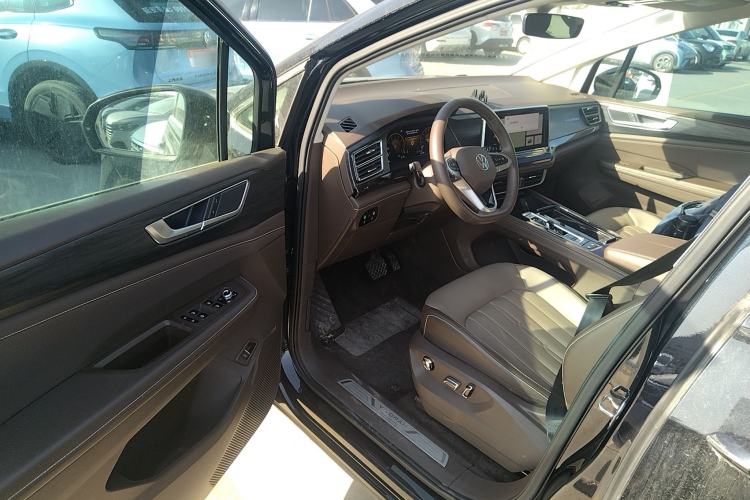 Used Volkswagen Viloran 2024 330TSI Luxury Edition