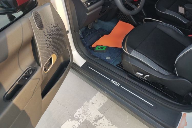 Used MINI Electric COOPER 2024 456km COOPER E Classic Edition
