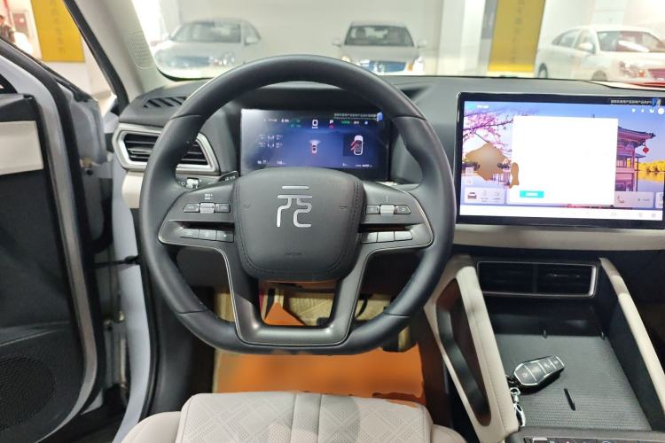 Used BYD Yuan UP 2025 Intelligent Driving Version 401 KM Dynamic Edition Steering Wheel