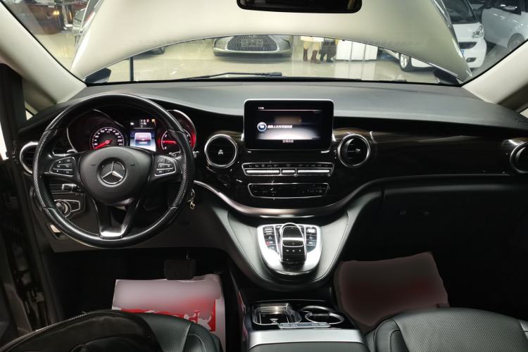 Used Mercedes-Benz V-Class 2017 V 260 Avantgarde Edition