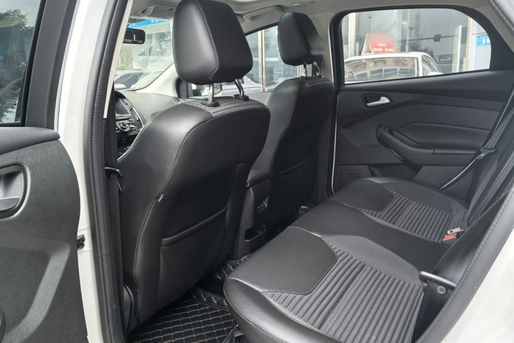 Used Ford Focus 2018 Hatchback Classic 1.6L Automatic Trendy SmartDrive Edition
