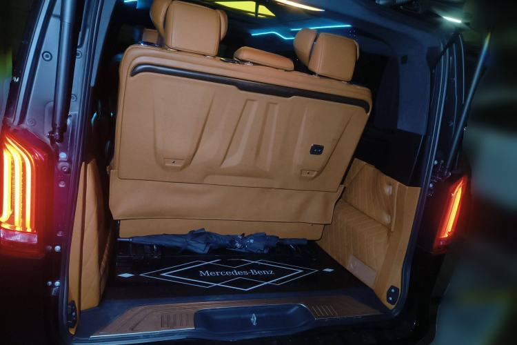 Used Mercedes-Benz V-Class 2020 V 260 Avantgarde Edition Trunk