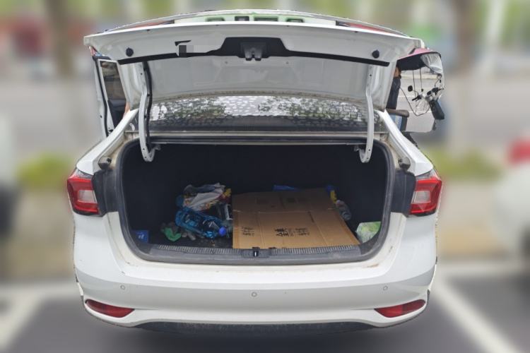 Used Roewe i5 2019 1.5L Manual 4G Connect Leehao Flagship Edition Trunk