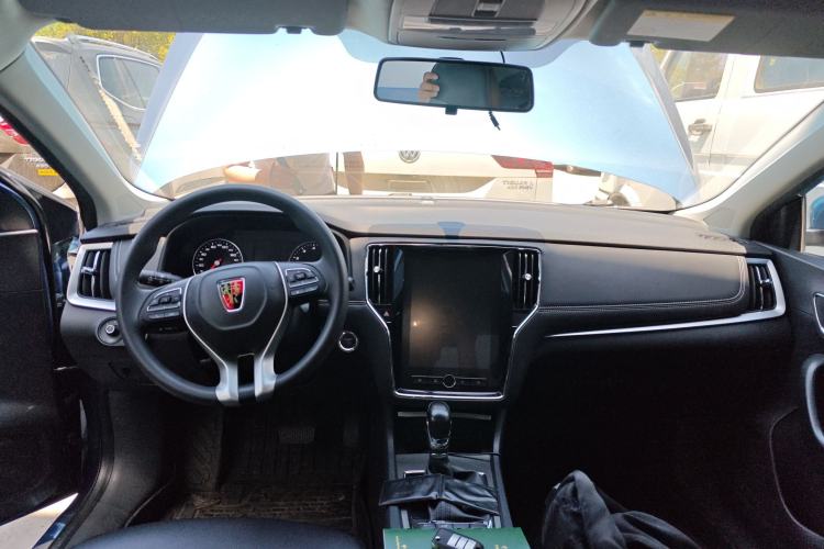 Used Roewe i6 2019 PLUS 20T TST 4G Connected Flagship Superb Edition Center Console