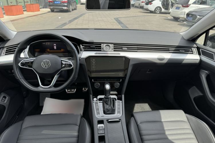 Used Volkswagen Magotan 2023 2 Million Units Limited-Edition 280TSI DSG Comfort Version Interior 2