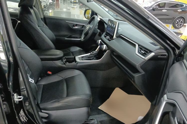 Used Toyota Wildlander 2021 2.0L CVT Two-Wheel Drive Luxury Edition Right Front Seat