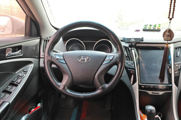 Used Hyundai Sonata 2013 2.4L Automatic Luxury Version China V Standard Steering Wheel