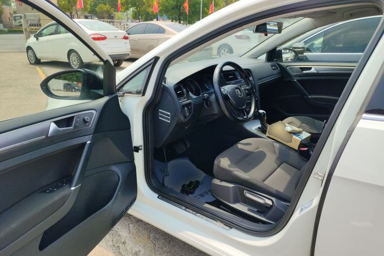 Used Volkswagen Golf 2017 230TSI Automatic Comfort Edition – Celebrating Milestone of One Million Units Driver Seat