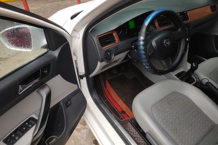 Used Skoda Rapid 2015 1.6L Manual Smart Selection Model
