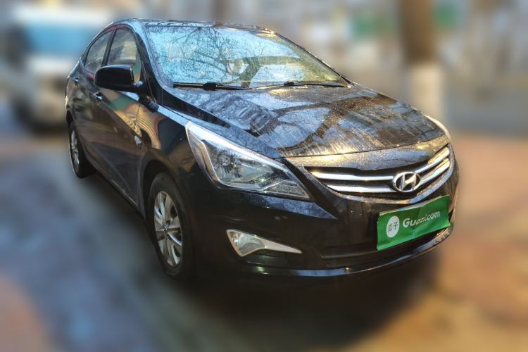 Used Hyundai Verna (older generation) 2014 1.4L Manual Smart GLS Trim Front Right 45 Deg