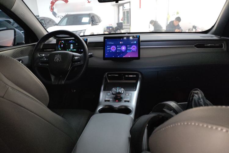 Used BYD Qin PLUS 2025 DM-i Smart Drive 55KM Leading Model Center Console