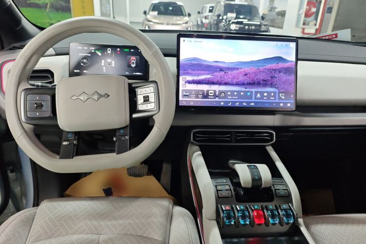 Used Formula Leopard Titanium 3 2025 501 km All-Wheel Drive Intelligent Driving Max Edition Center Console