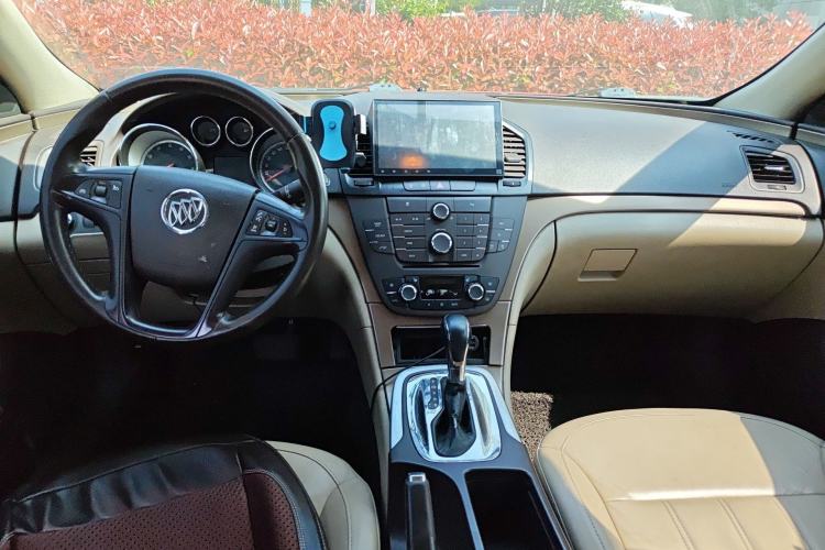 Used Buick Regal 2009 2.0L Elite Edition Center Console