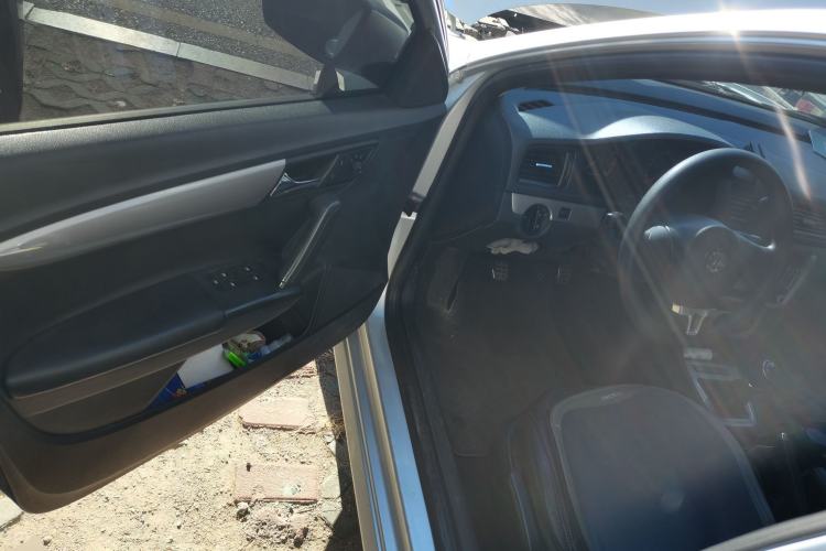 Used Volkswagen Gran Lavida 2013 1.6L Manual Fashion Model
