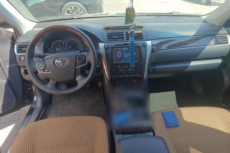 Used Toyota Camry 2016 2.5G 10th Anniversary Deluxe Navigation Edition Center Console