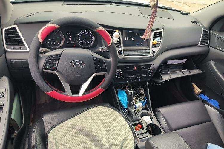 Used Hyundai Tucson 2015 1.6T Dual-Clutch Two-Wheel-Drive Smart Model Center Console