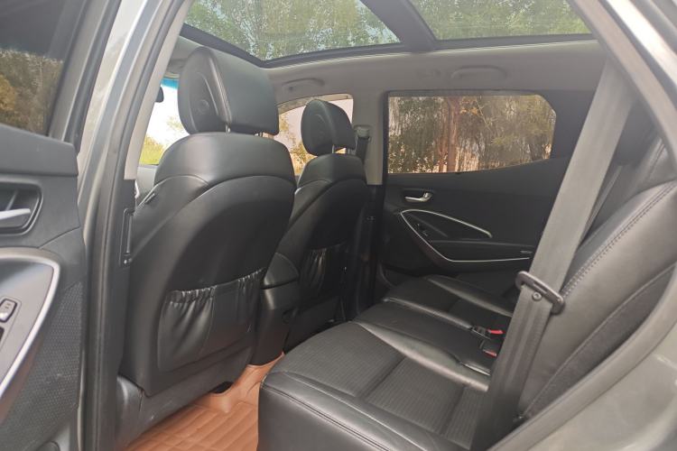 Used Hyundai Santa Fe Classic 2013 3.0L 4x4 Premium Edition 7-Seater Euro IV
