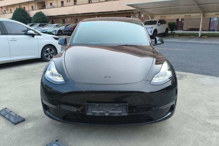 Used Tesla Model Y 2023 Long-Range All-Wheel-Drive Version
