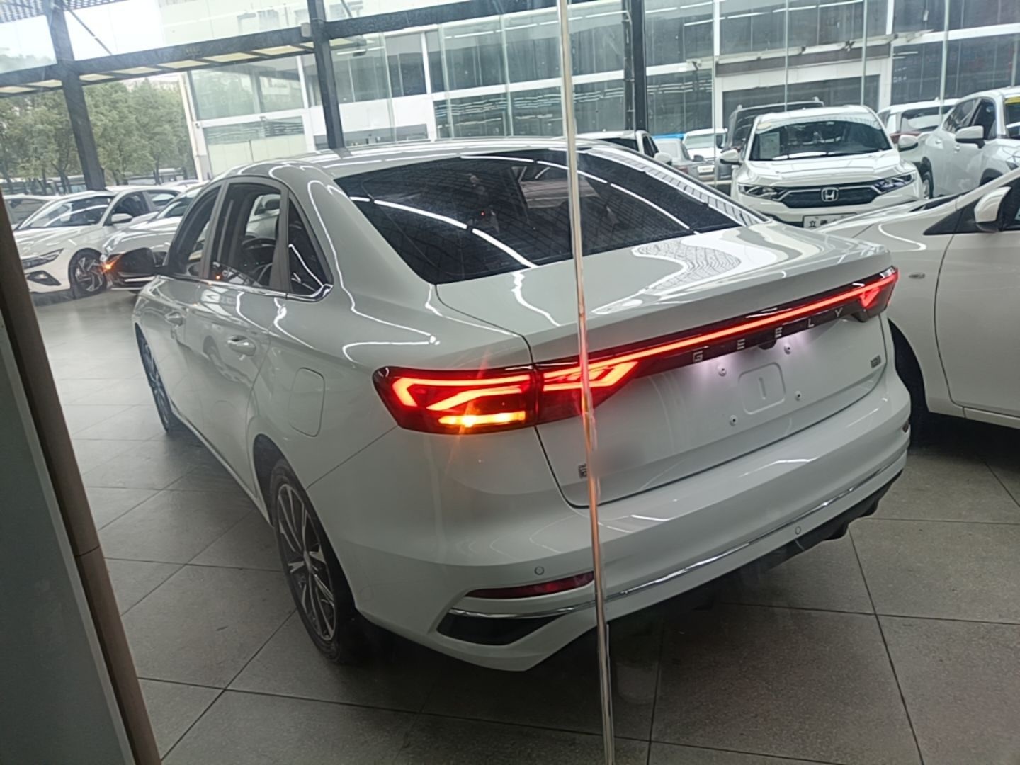 Geely Auto Emgrand 2025 4th Generation 1.5L CVT Luxury Version — снимка 4