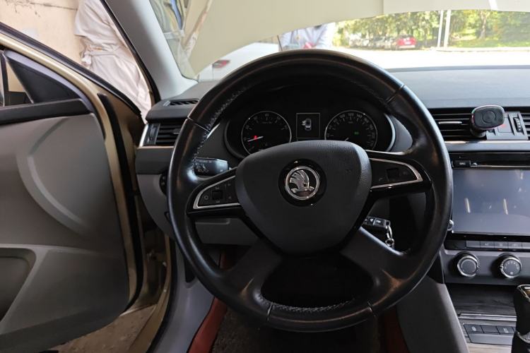 Used Skoda Octavia 2015 1.6L Automatic Yijun Edition Steering Wheel