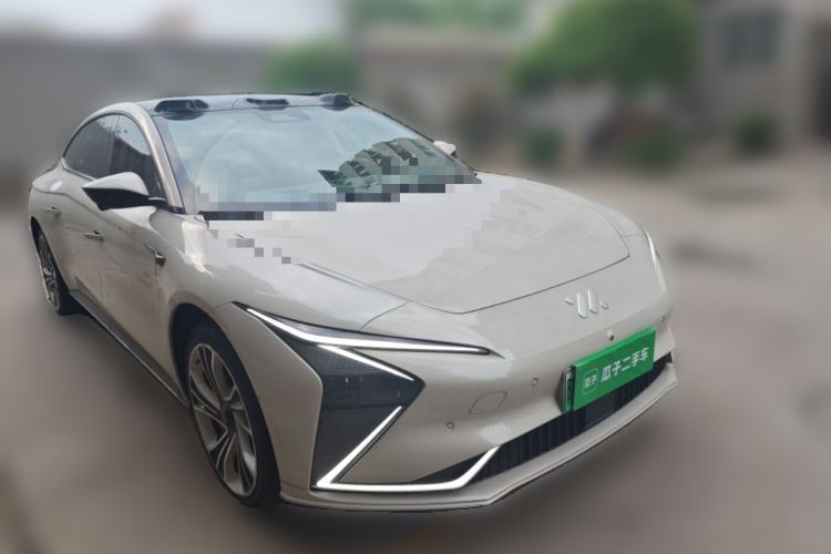 Used IM L7 2022 Pro Model Front Right 45 Deg