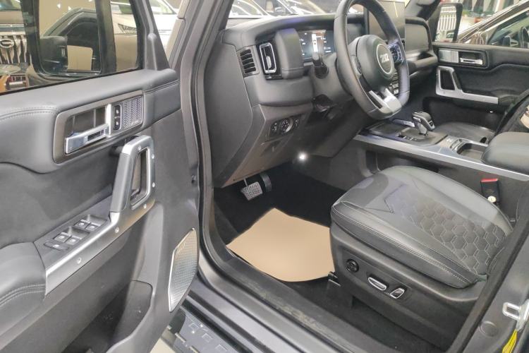 Used 212 T01 2024 2.0T Explorer
