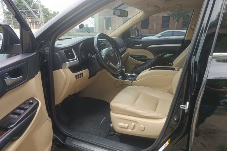 Used Toyota Highlander 2017 2.0T Four-Wheel Drive Luxury Edition 7 Seats Driver Seat
