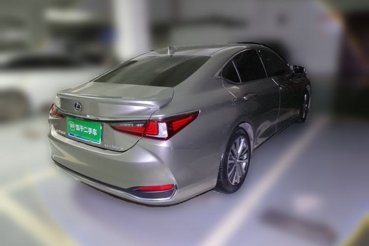 Used Lexus ES 2020 300h Premier Edition
