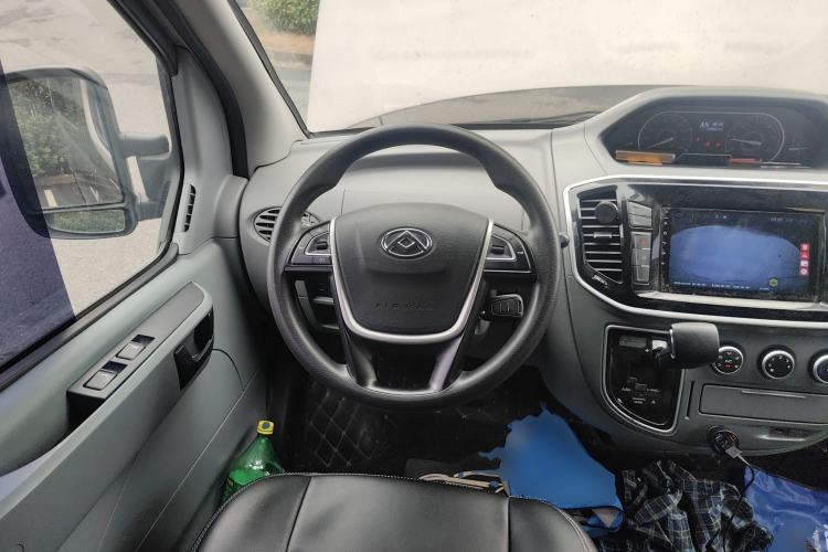 Used SAIC MAXUS Xintu V80 2019 2.5T Classic AMT Aoyuntong Short Wheelbase Mid-Roof 5/6-Seater Steering Wheel