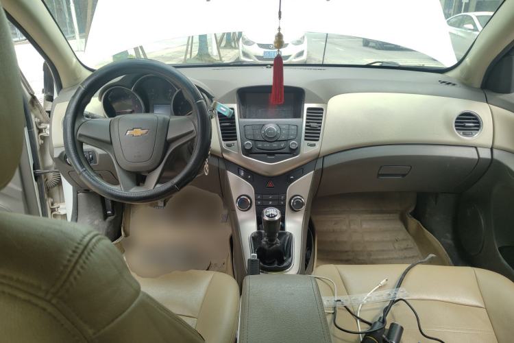 Used Chevrolet Cruze 2015 1.5L Classic SL MT Center Console