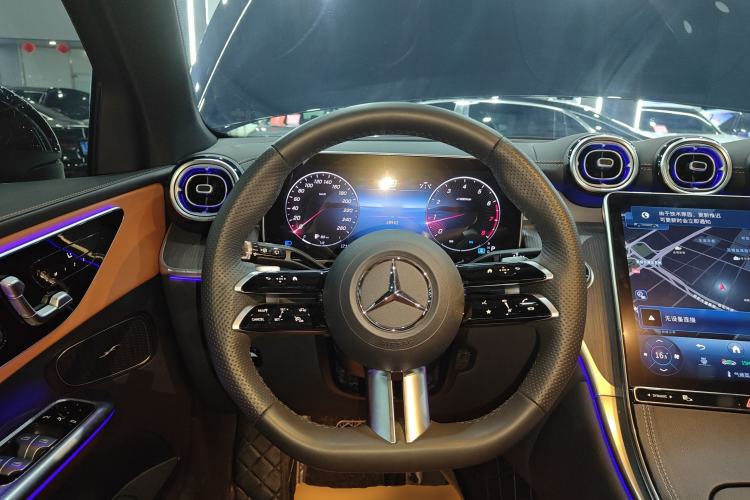 Used Mercedes-Benz GLC 2024 GLC 260 L 4MATIC Luxury Model 5 Seats Steering Wheel