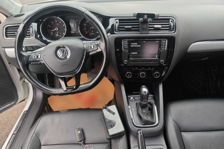 Used Volkswagen Sagitar 2017 180TSI Automatic Luxury Edition
