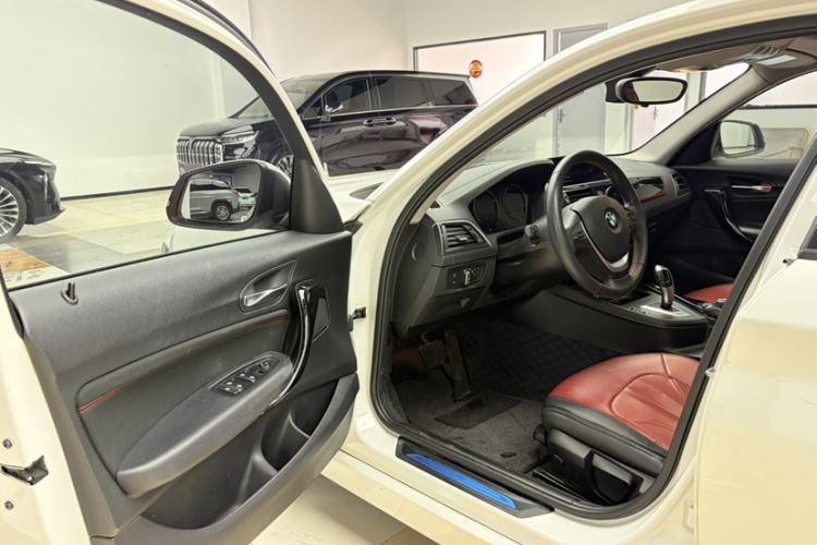 Used BMW 1 Series 2018 118i Sport Design Package Interior 4