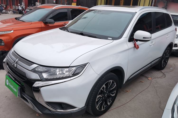 Used Mitsubishi Outlander 2019 2.0L Two-Wheel Drive Comfort Edition 7-Seater China VI Standard